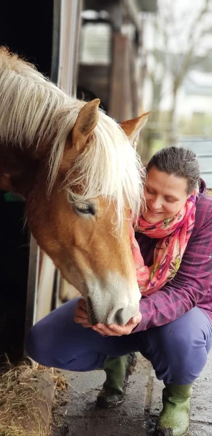 Reittherapie Seelennhalt - Reiten - Frauen mit Pferd
